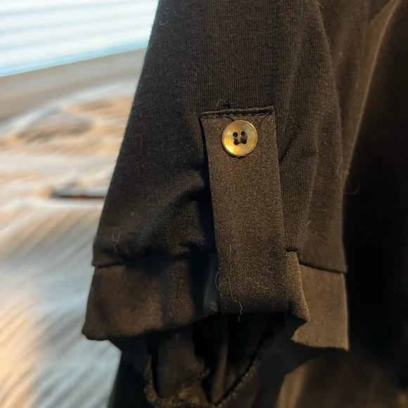 The Limited -Black mixed media dressy short sleeve blouse NWOT. Large - Picture 2 of 4